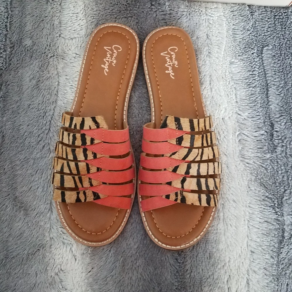 Crown Vintage Sandals NWOT Size 7.5